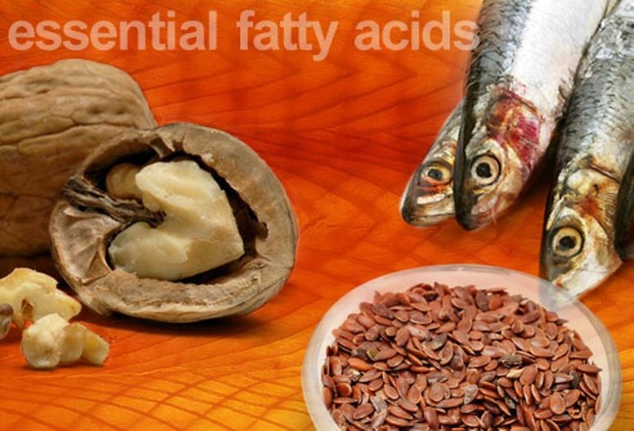 8. Axít béo: Những loại axít béo như omega-3 và omega-6 giúp có tác dụng giữ ẩm cho da và giúp da luôn mịn màng và trẻ trung. Những thực phẩm giàu axít béo bao gồm: ô liu, quả óc chó, cá hồi, cá thu...