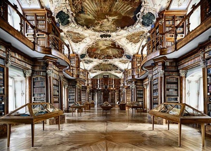 Thư viện Abbaye de Saint-Gall tại Thụy Sĩ. Ảnh: Candida Höfer.