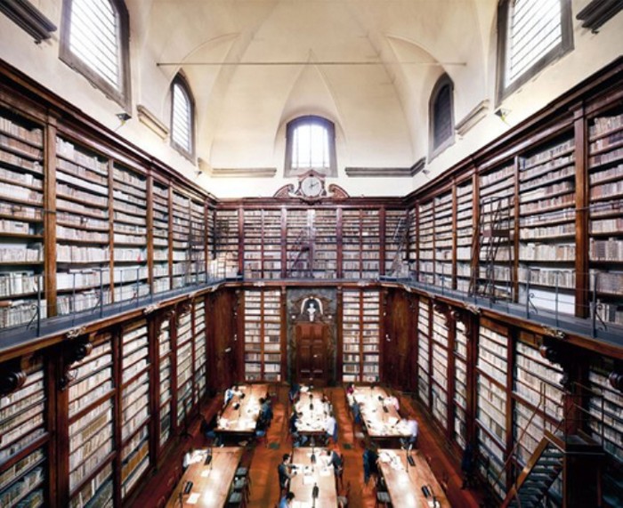 Thư viện Marucelliana, Florence, Italy. Ảnh: Candida Hofer.