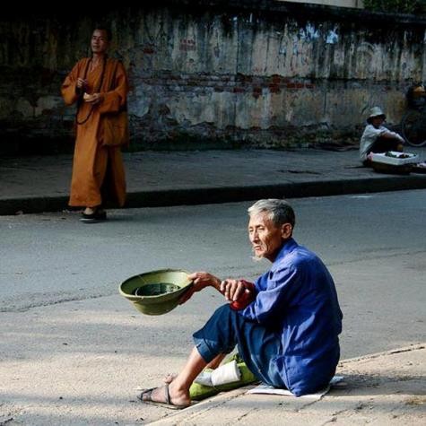 "Một khoảnh khắc, ba nhân vật, vạn lời bình..."