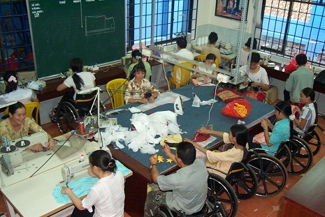 May mặc là nghề thích hợp cho người khuyết tật.