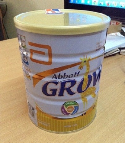 Hộp sữa Abbott Grow số 4 chị N. mua về pha cho con uống bị tiêu chảy.