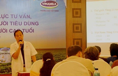 Tiến sĩ – Bác sĩ – Chuyên gia dinh dưỡng Nguyễn Hữu Toản tư vấn cho người tiêu dùng vấn đề “Sữa chua và những lợi ích về sức khỏe của sữa chua”.