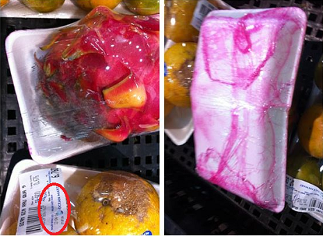 Thanh long bán ở siêu thị Ocean Mart Trung Hòa bị mốc đen, chảy nước màu tím ra khắp bao ni-lông bọc bên ngoài. (Ảnh độc giả T.L cung cấp).