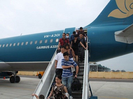 Vietnam Airlines áp dụng thu thêm phí vào dịp cao điểm mùa hè khiến khách hàng bức xúc - Ảnh: Đình Quân