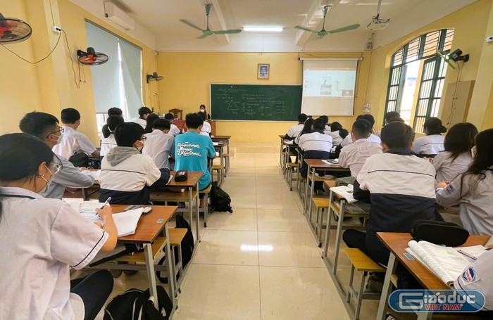 Tỉ lệ học trực tiếp tại trường Trung học phổ thông Trần Nguyên Hãn cao tạo thuận lợi cho việc ôn luyện chuẩn bị cho Kỳ thi tốt nghiệp Trung học phổ thông năm 2022 (Ảnh: PL)