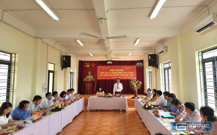 Tại Hội nghị, Trường Trung học phổ thông Lê Chân đưa ra những thuận lợi, khó khăn và phương án xây dựng trường đạt chuẩn quốc gia giai đoạn 2022 - 2025 (Ảnh: Phạm Linh)
