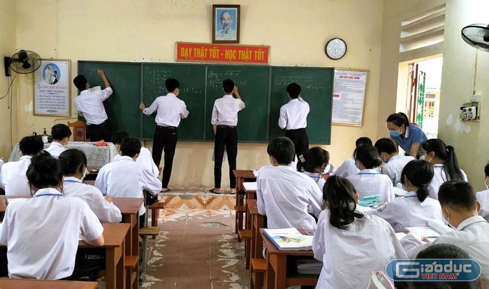 Nhà trường chia nhóm ôn luyện cho học sinh theo năng lực (Ảnh: Phạm Linh)