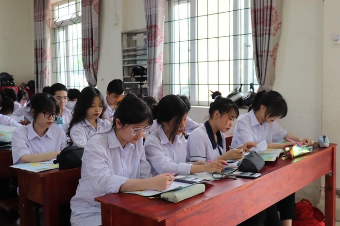 Học sinh Trường Trung học phổ thông Lê Chân tập trung ôn luyện cho kỳ thi tốt nghiệp (Ảnh: CTV)