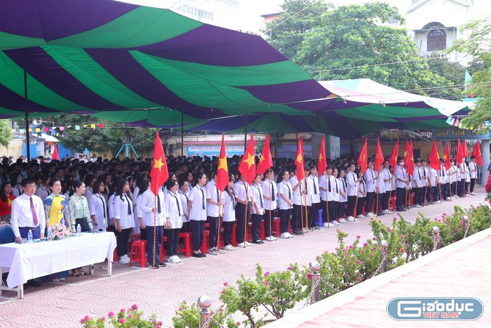 Quang cảnh buổi Lễ khai giảng tại Trường Trung học phổ thông Trần Nguyên Hãn (Ảnh: Phạm Linh)