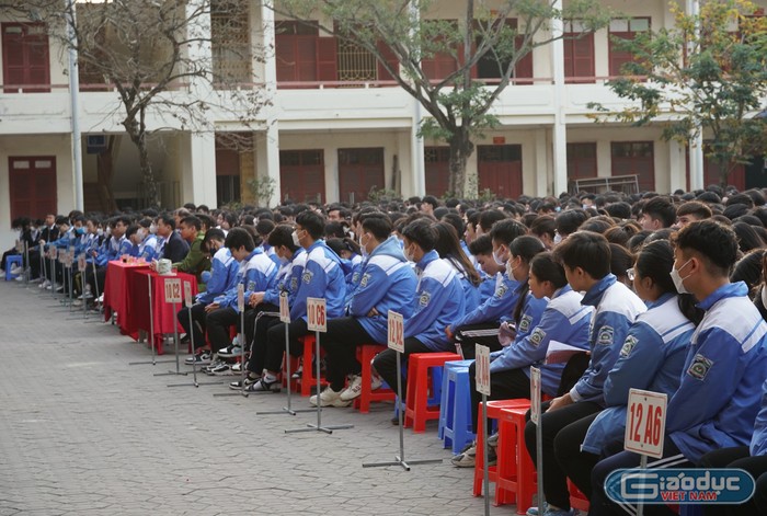 Trường Trung học phổ thông Kiến Thuỵ (huyện Kiến Thuỵ, Hải Phòng) phối hợp với Công an huyện Kiến Thuỵ tổ chức buổi tuyên truyền, bồi dưỡng kiến thức về phòng cháy chữa cháy, Luật phòng cháy và chữa cháy (Ảnh: Phạm Linh)