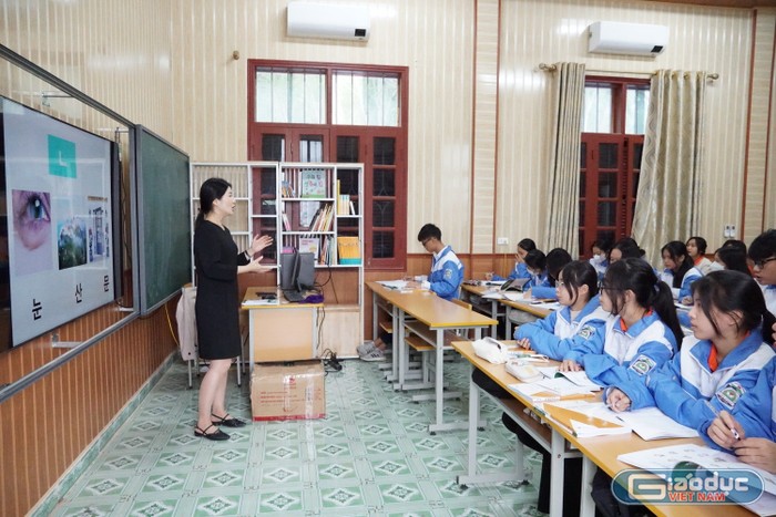 Trường Trung học phổ thông Kiến Thuỵ triển khai cho học sinh tiếp cận tiếng Hàn với hình thức câu lạc bộ (Ảnh: Phạm Linh)