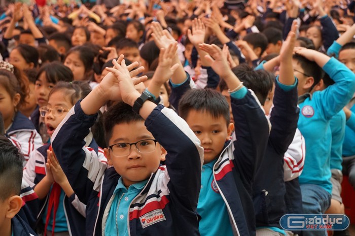 Chuyên đề là dịp để học sinh trải nghiệm, nuôi dưỡng ước mơ trở thành người lính bảo vệ đất nước (Ảnh: Phạm Linh)