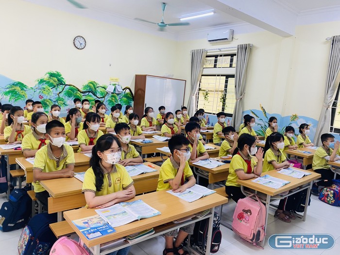 100% học sinh Trường Tiểu học Quang Trung, thành phố Uông Bí, Quảng Ninh đeo khẩu trang khi ở trường (Ảnh: Phạm Linh)