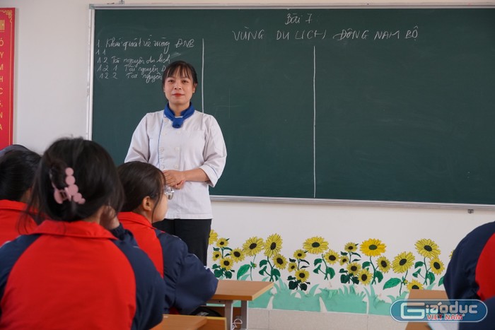 Cô giáo Tống Thiên Nga luôn nhận được sự tin yêu của học sinh và đồng nghiệp. (Ảnh: Phạm Linh)