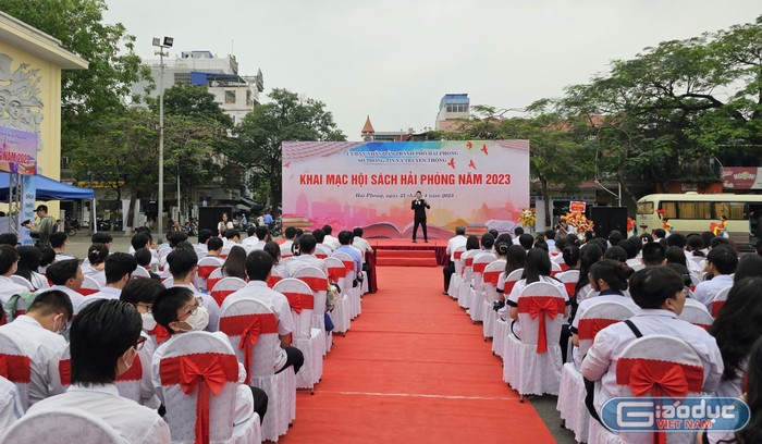 Hội Sách Hải Phòng là hoạt động thường niên được tổ chức nhằm gắn kết sách với người đọc (Ảnh: Phạm Linh)