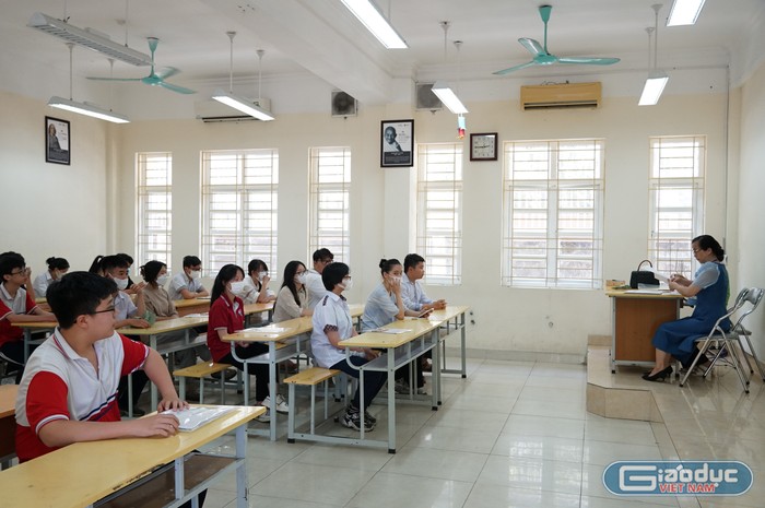 Chiều 31/5, hơn 15.000 thí sinh Quảng Ninh có mặt tại các điểm thi để hoàn tất thủ tục dự thi (Ảnh: Phạm Linh)