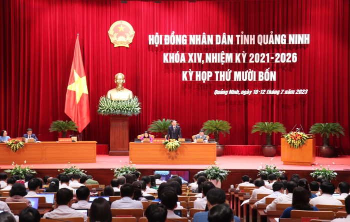 Ông Nguyễn Xuân Ký - Bí thư Tỉnh uỷ Quảng Ninh chủ trì phiên chất vấn (Ảnh: CTV)