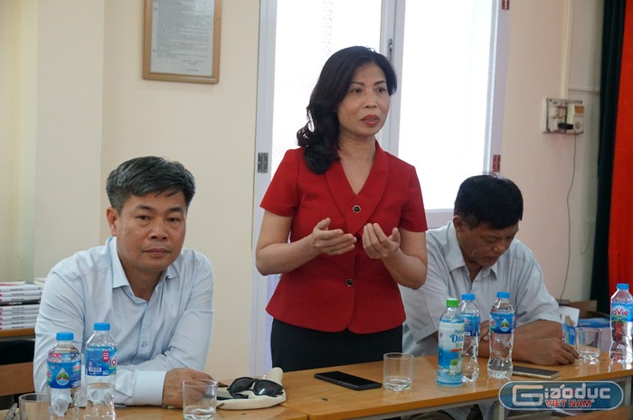 Phó giáo sư Phan Thị Tình - Phó Hiệu trưởng Trường Đại học Hùng Vương (Phú Thọ) phát biểu ý kiến tại hội nghị (Ảnh: Phạm Linh)