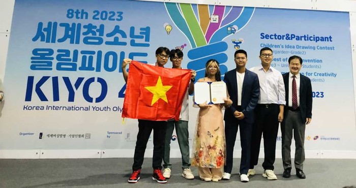 Đội thi đã xuất sắc giành Huy chương vàng Olympic khoa học quốc tế Hàn Quốc (Ảnh: CTV)