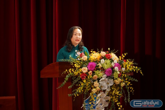 Bà Vi Ngọc Bích, Phó Chủ tịch Thường trực Hội đồng nhân dân tỉnh Quảng Ninh phát biểu tại buổi lễ (Ảnh: Phạm Linh)