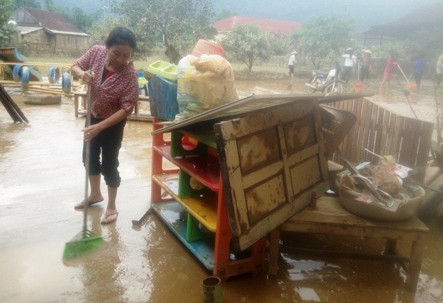 Cô Đinh Thị Thương Hoành - Hiệu trưởng trường Mầm non Tân Hóa: &quot;Trường chẳng còn gì nữa rồi&quot;.