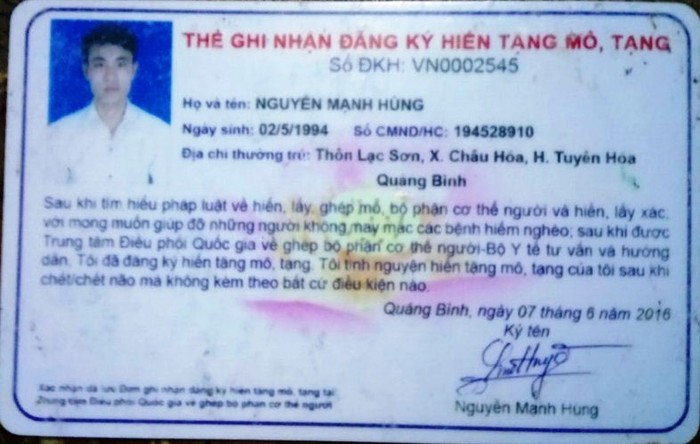 Mỗi lần nhìn thẻ ghi nhận đăng ký hiến tặng mô, tạng, Hùng lại thấy quyết định của mình là đúng đắn.