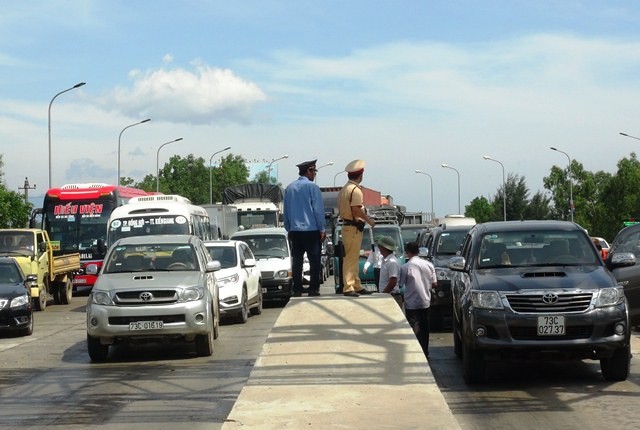 Đây không phải là lần đầu tiên người dân dừng xe phản đối việc áp giá vé trước trạm thu phí này.