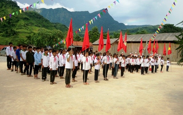 Lễ khai giảng ở Trường Phổ thông dân tộc bán trú Tiểu học và Trung học sở sở số 2 Trọng Hóa sáng nay.