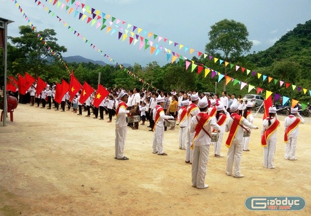 Các em học sinh ở trường Phổ thông dân tộc bán trú Tiểu học và Trung học cơ sở số 2 Trọng Hóa rất háo hức vì được dự lễ khai giảng tập trung ở điểm trường chính.