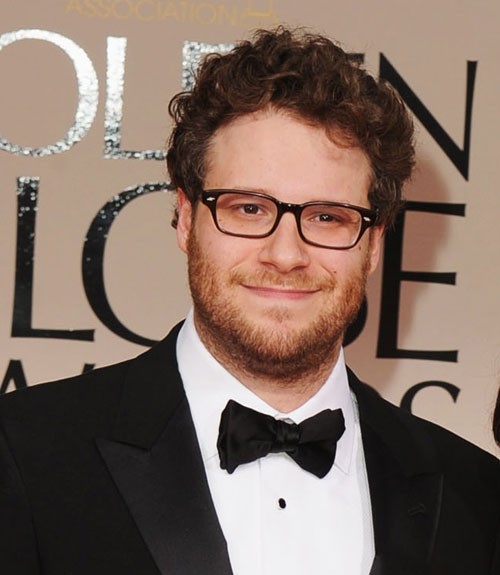 4. Chiếc nơ đẹp nhất: Seth Rogen Chiếc nơ không quá lớn hay quá nhỏ, đủ để tạo một tỷ lệ cần đối với cổ áo và khuôn mặt của anh ấy. Khác với vẻ hài hước trên sân khấu, Seth Rogen trông rất trang trọng trong bộ comle và chiếc nơ này.