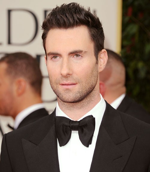 9. Phong cách quê mùa nhất: Adam Levine Bộ tuxedo Tom Ford phẳng lỳ, chiếc nơ thương hiệu quá khổ kết hợp không ăn ý với bộ mặt xám xịt của Adam Levine. Bởi vậy, anh bị chỉ trích là ăn mặc quê mùa nhất tại Lễ trao giải Quả cầu vàng.