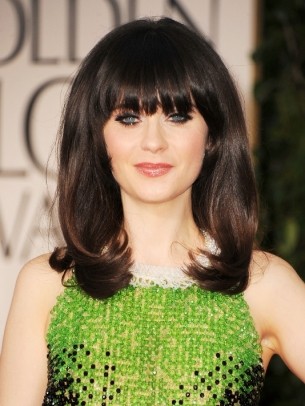 Nữ diễn viên Zoey Deschanel với kiểu tóc của các diva thập niên 70.