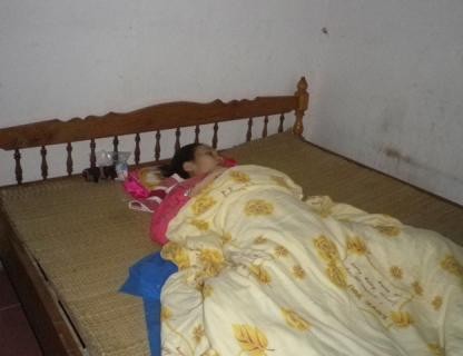 Phạm Thị Nga, cô gái mới tròn đôi mươi nằm liệt giường vì căn bệnh quái ác