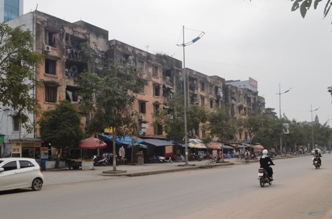 Mặt tiền khu chung cư số 1 Phan Chu Trinh nằm ngay trên đường Phan Chu Trinh (TP Thanh Hóa)