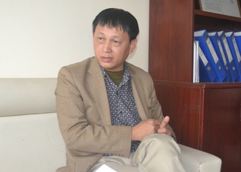 Ông Đặng Đình Hòa - Phó giám đốc Công ty SELACO trao đổi với phóng viên (ảnh: Quốc Toản)