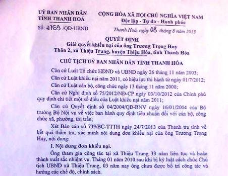 Quyết định số 2769/QĐ-UBND, về việc giải quyết khiếu nại của ông Trương Trọng Huy nêu rõ: &quot;Việc vận dụng tiêu chuẩn để tiếp tục bố trí công tác cho ông Trương Trọng Huy làm cán bộ, công chức xã là phù hợp”. (ảnh: XUÂN QUANG)