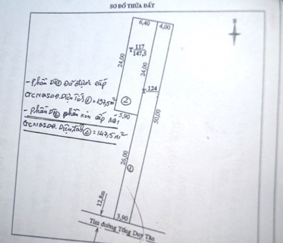 Văn bản đề nghị cấp Giấy chứng nhân quyền sử dụng đất được UBND phường Lam Sơn trình lãnh đạo thành phố Thanh Hóa ghi chú rất rõ phần diện tích đã được cấp sổ đỏ và phần xin cấp mới. Tuy nhiên, cán bộ phòng Tài Nguyên và môi trường thành phố đã tự ý ghép thửa 117 và 124 trái quy định của pháp luật (ảnh: QUỐC TOẢN).