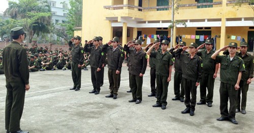 Công an xã, phường, thị trấn có thể được trang bị vũ khí quân dụng, vũ khí thô sơ, công cụ hỗ trợ. Ảnh minh họa đăng trên Báo điện tử Kienthuc.net.vn.