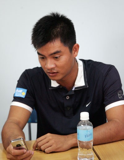 Quốc Khánh trong cuộc họp với Liên đoàn quần vợt TP HCM.