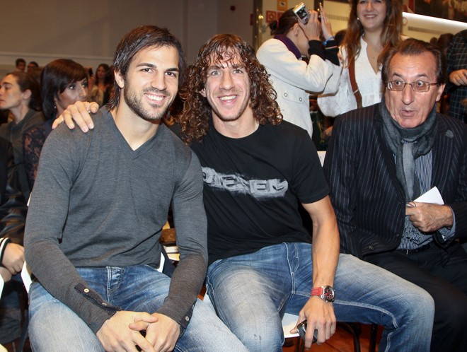 Cesc Fabregas và Carles Puyol, những người bạn rất thân của Pique cũng tới dự lễ ra mắt sách.