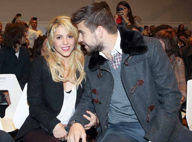 Pique và Shakira âu yếm nhau trong cả buổi.