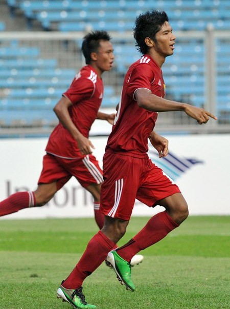 Kyaw Ko Ko ăn mừng bàn thắng.