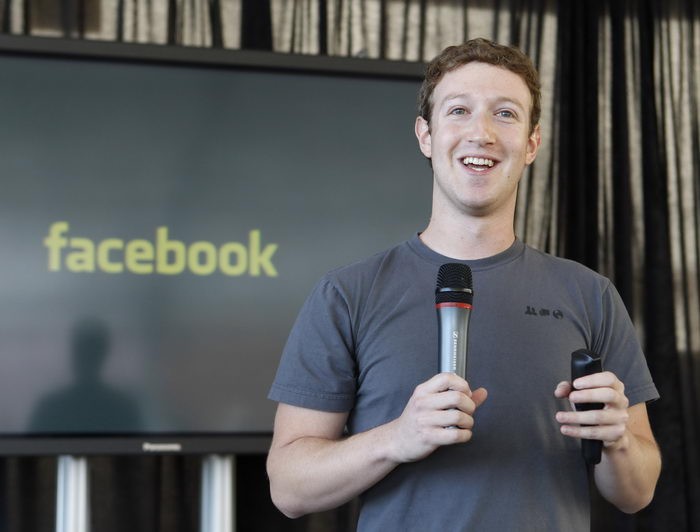 Mark Elliot Zuckerberg (sinh ngày 14 tháng 5 năm 1984) là một lập trình viên máy tính và là một chủ doanh nghiệp người Mỹ. Lúc đang là một sinh viên của Đại học Harvard, anh đã thành lập website mạng xã hội Facebook với sự trợ giúp của các bạn học tại Harvard Andrew McCollum, cũng như của những người bạn ở chung phòng ở ký túc xá Dustin Moskovitz và Chris Hughes. Hiện nay anh đang là tổng giám đốc điều hành của Facebook. Năm 2008, Zuckerberg xếp thứ 785 trong bảng xếp hạng doanh nhân giàu có của tạp chí Forbes, với số tài sản của anh lên đến 1,5 tỷ USD.[6] Năm 2011 tài sản cá nhân của Mark Zuckerberg ước tính khoảng 17,5 tỷ USD [7], xếp thứ 14 trong bảng xếp hạng 400 người giàu nhất Hoa Kỳ của tạp chí Forbes[8]. Zuckerberg sinh ra trong một gia đình Mỹ gốc Do Thái[9][10] và lớn lên tại Dobbs Ferry, quận Westchester, New York.[1] Anh đã bắt đầu lập trình máy tính từ lúc học lớp 6. Zuckerberg đã học Trường PTTH Ardsley và tốt nghiệp Phillips Exeter Academy năm 2002.