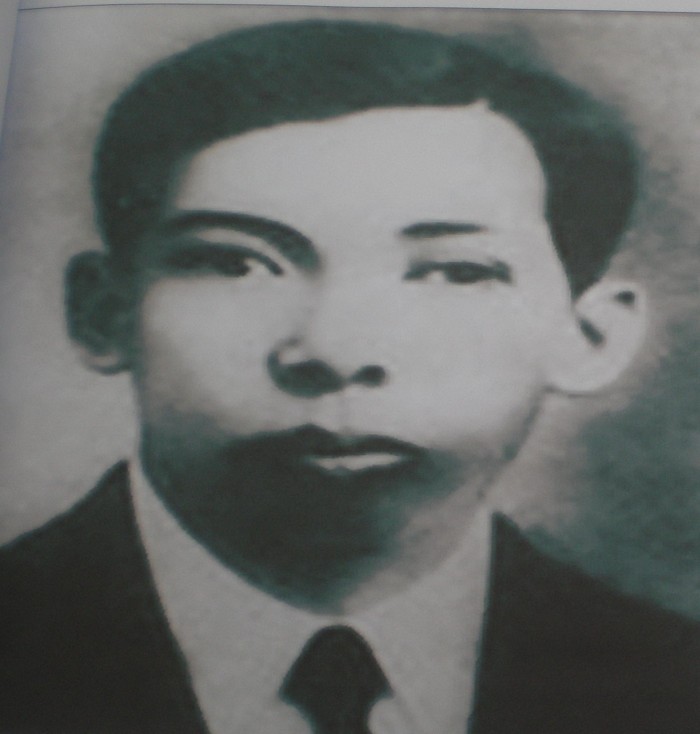 7. Trần Phú (tuổi Giáp Thìn, 1904–1931), Tổng Bí thư đầu tiên của Đảng khi mới 26 tuổi. Ông sinh ngày 1/5/1904, quê quán thôn Tùng Ảnh, Đức Thọ, tỉnh Hà Tĩnh. Ông là người học trò của lãnh tụ Nguyễn Ái Quốc, người dự thảo bản Luận cương chính trị tháng 10 năm 1930 của Đảng, xác định con đường phát triển của cách mạng Việt Nam. Là Tổng Bí thư đầu tiên của Đảng, ông có nhiều đóng góp to lớn về công tác xây dựng Đảng và tổ chức cách mạng của quần chúng. Trần Phú là tấm gương sáng ngời về lòng trung thành tuyệt đối với Đảng, bất khuất trước kẻ thù, cống hiến trọn đời cho sự nghiệp cách mạng của Đảng và dân tộc.