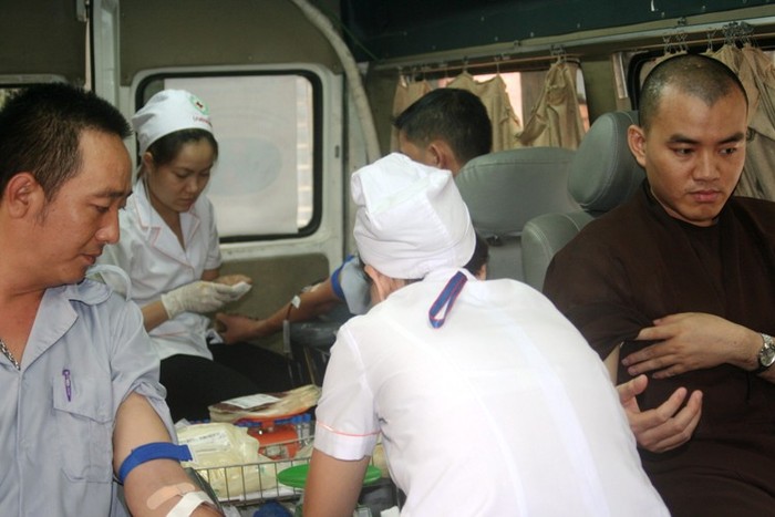 Chư Tăng, Phật tử TPHCM tham gia ngày hội hiến máu cứu người ảnh 1