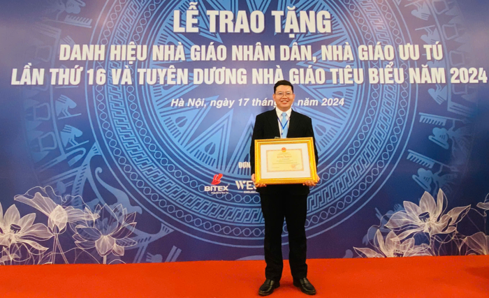 Thạc sĩ Lê Trọng Đức giáo viên Trường Trung học phổ thông Hậu Nghĩa, huyện Đức Hòa, tỉnh Long An. (Ảnh: NVCC)