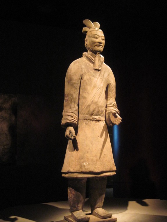 Các nhà khảo cổ học đã phát hiện được hơn 8,000 chiến binh đất nung tại mộ Tần Thủy Hoàng tại Tây An, Trung Quốc từ trước đến nay.