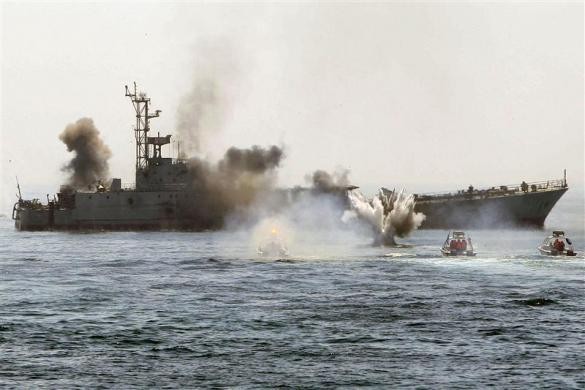 Tàu Iran trong buổi tập trận ở Vịnh Ba Tư và eo biển Hormuz.