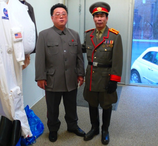 Ông Cheong khi cải trang thành Kim Jong-il.